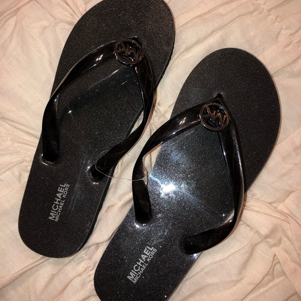 New🔥 Michael Kors flip flops size 8